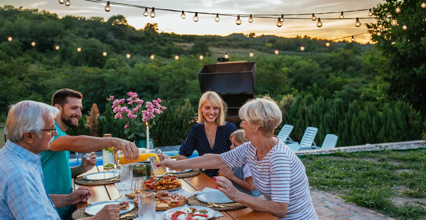 5 Ways to Make Your Backyard Ideal for Entertaining