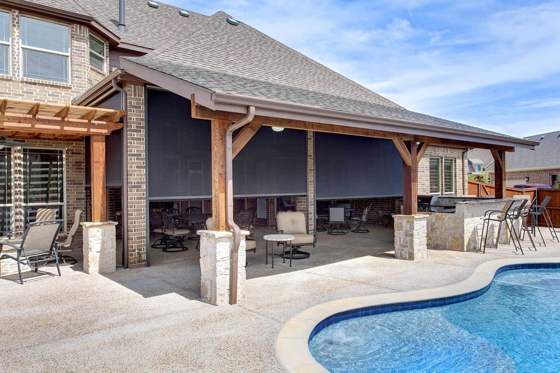 motorized retractable screen